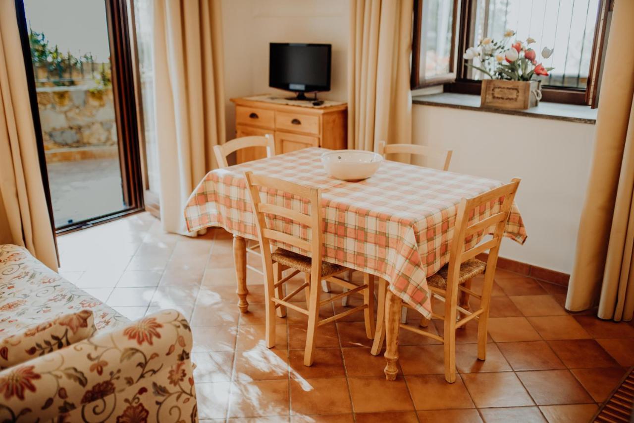Residenza Golfo Degli Ulivi Aparthotel Caprioli Kültér fotó