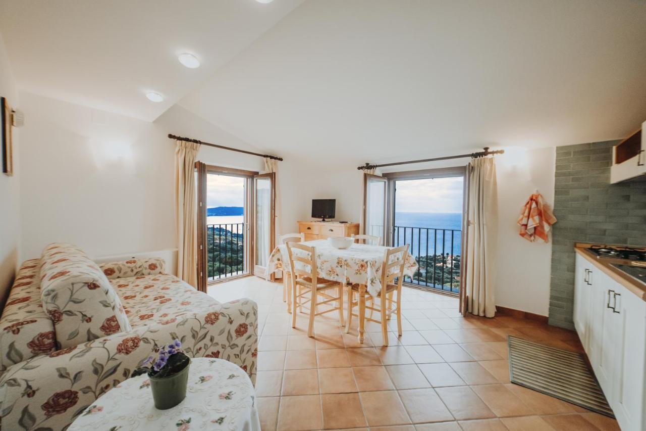 Residenza Golfo Degli Ulivi Aparthotel Caprioli Kültér fotó