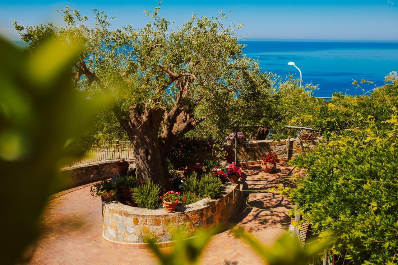Residenza Golfo Degli Ulivi Aparthotel Caprioli Kültér fotó